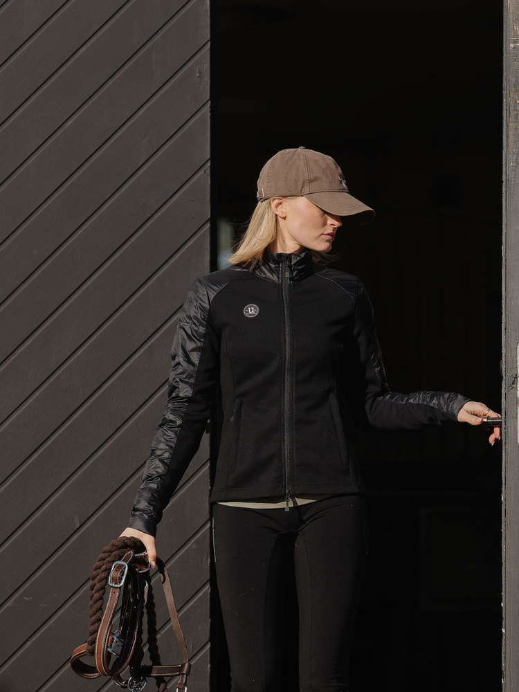 Everyday Reversed Hybrid Jacket Jet Black