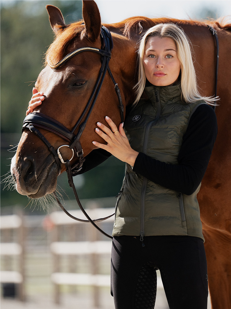 Everyday Hybrid Vest Deep Green