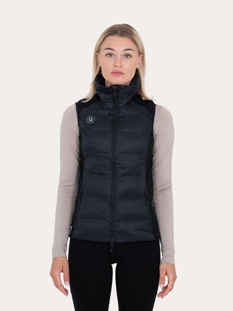 Everyday Hybrid Vest Jet Black
