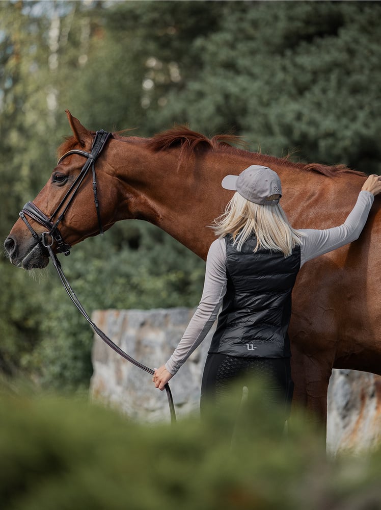 Everyday Hybrid Vest Jet Black